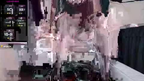 Snapshot of qianqian_ chatting on 12/02/25, 11:37 qianqian_ online show from 12/02/25, 11:37