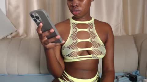 Snapshot of quaine_ryleighn chatting on 06/13/26, 09:29 RYLEIGHN online show from 06/13/26, 09:29