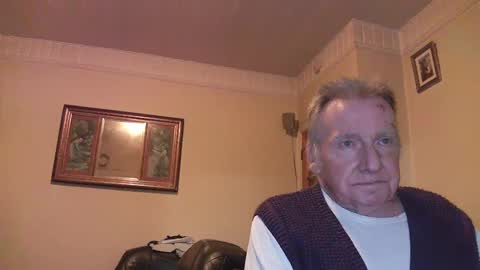 Snapshot of quathead chatting on 12/07/24, 08:49 quathead online show from 12/07/24, 08:49