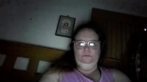 Snapshot of queen211869 chatting on 12/15/25, 12:42 Queenjenny online show from 12/15/25, 12:42