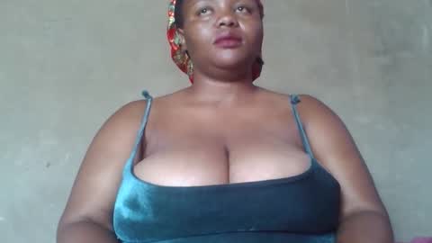 Snapshot of queen2302 chatting on 03/03/26, 06:19 queen2302 online show from 03/03/26, 06:19