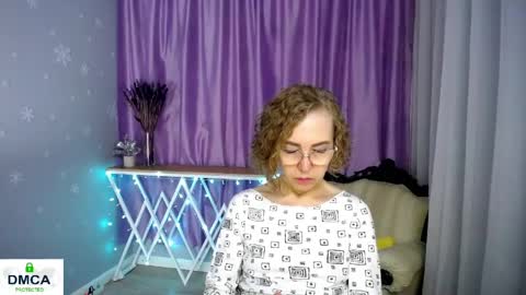Snapshot of queen_a_n_i chatting on 06/07/26, 10:19 A N I Ill be here on December 1st online show from 06/07/26, 10:19