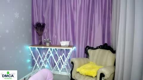 Snapshot of queen_a_n_i chatting on 06/20/26, 06:05 A N I Ill be here on December 1st online show from 06/20/26, 06:05