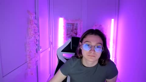 Amelie online show from 05/13/26, 08:12