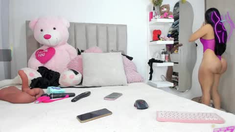 Snapshot of queen_antonella_oficial chatting on 06/03/26, 09:12 QUEEN ANTONELLA online show from 06/03/26, 09:12