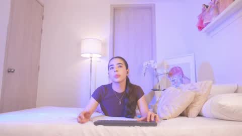 Snapshot of queen_baby02 chatting on 04/12/26, 03:44 Sofia online show from 04/12/26, 03:44