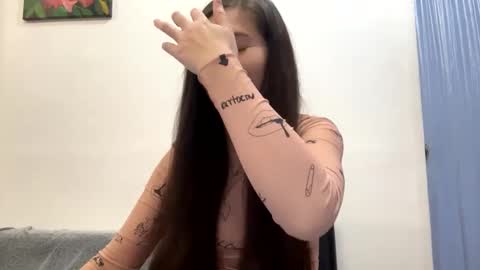 Snapshot of queen_chatur chatting on 01/10/25, 03:37 Viktoria online show from 01/10/25, 03:37