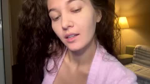 Snapshot of queen_chatur chatting on 10/16/25, 12:17 Viktoria online show from 10/16/25, 12:17