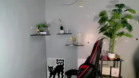 Snapshot of queen_danaya chatting on 06/09/26, 11:27 queen_danaya online show from 06/09/26, 11:27