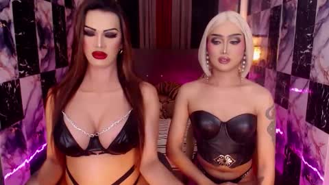 Snapshot of queen_destroyerx chatting on 11/21/25, 09:19 MAGDA online show from 11/21/25, 09:19