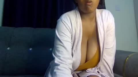 Snapshot of queen_doli chatting on 03/25/26, 05:08 queen_doli online show from 03/25/26, 05:08