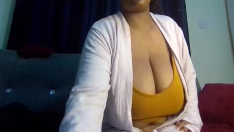 Snapshot of queen_doli chatting on 03/26/26, 07:19 queen_doli online show from 03/26/26, 07:19