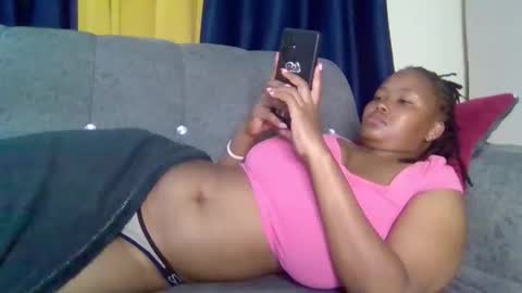 Snapshot of queen_doli chatting on 04/24/26, 01:41 queen_doli online show from 04/24/26, 01:41