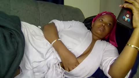 Snapshot of queen_doli chatting on 05/12/26, 02:08 queen_doli online show from 05/12/26, 02:08