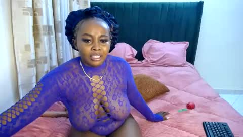 Snapshot of queen_doly chatting on 06/26/26, 01:21 QUEEN DOLY online show from 06/26/26, 01:21