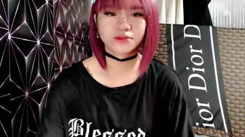 Snapshot of queen_elicktra chatting on 12/19/25, 02:02 JOY online show from 12/19/25, 02:02