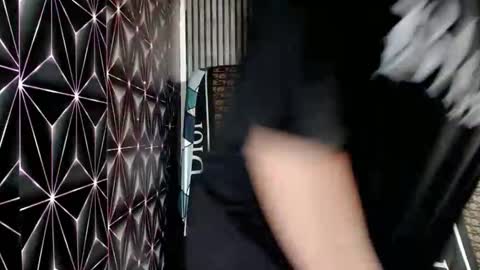 Snapshot of queen_elicktra chatting on 12/21/25, 04:47 JOY online show from 12/21/25, 04:47