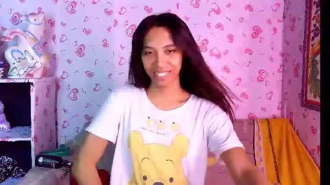 Snapshot of queen_gia chatting on 06/27/26, 12:22 queen_gia online show from 06/27/26, 12:22