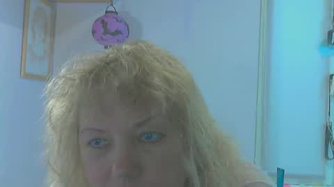 queen_jane8 online show from 05/10/26, 02:33