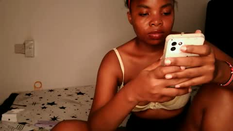 Snapshot of queen_joy123 chatting on 11/22/25, 04:44 queen_joy123 online show from 11/22/25, 04:44