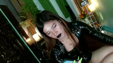 Kendal  online here from 6am-3pm philippine time online show from 10/07/25, 10:34