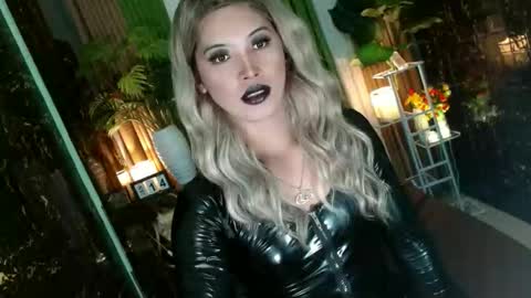 Snapshot of queen_kendalx19 chatting on 01/14/26, 02:33 Kendal online here from 6am-3pm philippine time online show from 01/14/26, 02:33