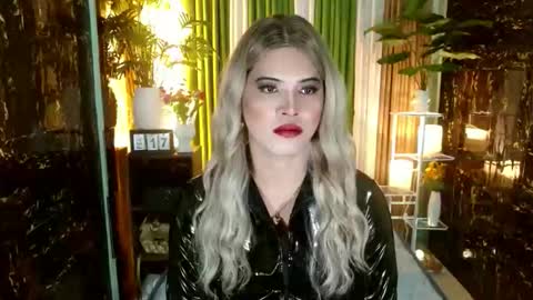 Snapshot of queen_kendalx19 chatting on 02/16/26, 07:43 Kendal online here from 6am-3pm philippine time online show from 02/16/26, 07:43