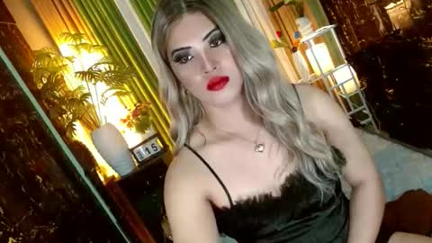 Snapshot of queen_kendalx19 chatting on 03/14/26, 10:26 Kendal online here from 6am-3pm philippine time online show from 03/14/26, 10:26