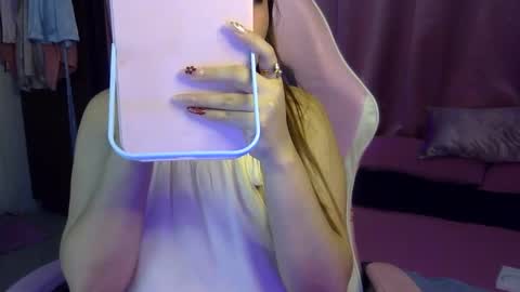 Snapshot of queen_kur chatting on 02/23/25, 11:22 QueenHennessy online show from 02/23/25, 11:22