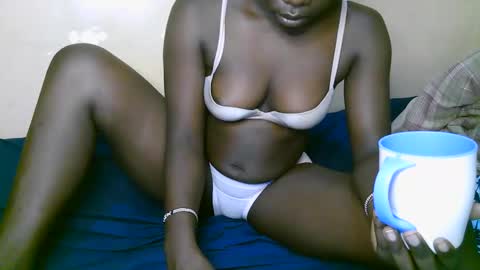 queen_latasha online show from 12/01/25, 06:46