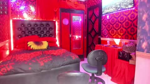 Lily online show from 12/20/24, 10:54