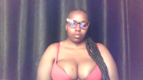 Snapshot of queen_melanine chatting on 06/20/26, 04:59 QUEEN online show from 06/20/26, 04:59