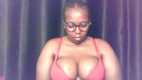 Snapshot of queen_melanine chatting on 06/22/26, 03:58 QUEEN online show from 06/22/26, 03:58