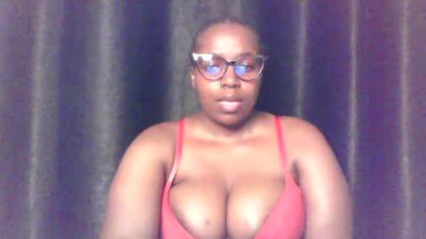 Snapshot of queen_melanine chatting on 06/28/26, 03:29 QUEEN online show from 06/28/26, 03:29