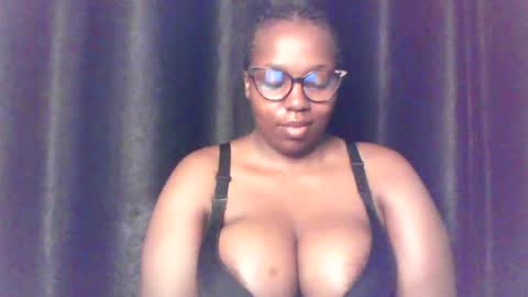 Snapshot of queen_melanine chatting on 06/30/26, 03:51 QUEEN online show from 06/30/26, 03:51