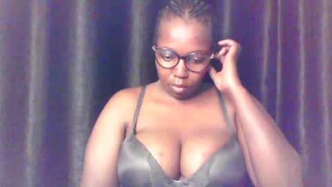 Snapshot of queen_melanine chatting on 07/02/26, 03:45 QUEEN online show from 07/02/26, 03:45