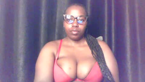 Snapshot of queen_melanine chatting on 07/04/26, 04:18 QUEEN online show from 07/04/26, 04:18