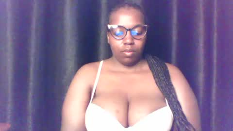 Snapshot of queen_melanine chatting on 07/05/26, 04:19 QUEEN online show from 07/05/26, 04:19
