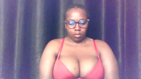 Snapshot of queen_melanine chatting on 07/06/26, 03:47 QUEEN online show from 07/06/26, 03:47