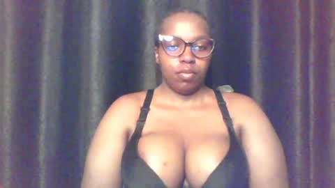 Snapshot of queen_melanine chatting on 07/08/26, 03:44 QUEEN online show from 07/08/26, 03:44