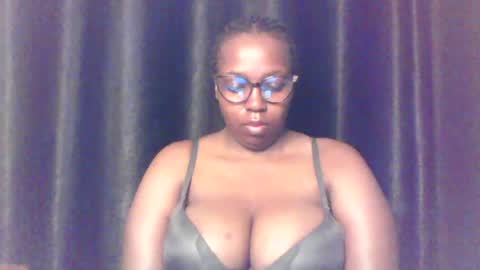 Snapshot of queen_melanine chatting on 07/10/26, 03:55 QUEEN online show from 07/10/26, 03:55