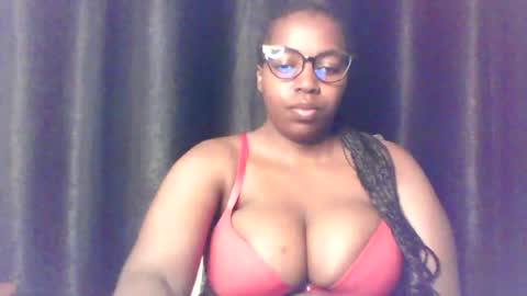 Snapshot of queen_melanine chatting on 07/12/26, 03:52 QUEEN online show from 07/12/26, 03:52