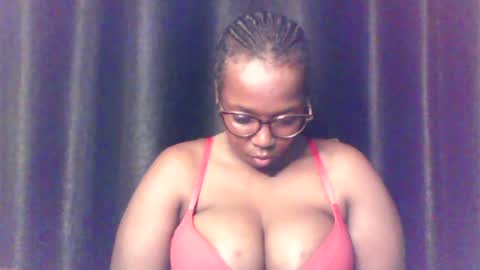 Snapshot of queen_melanine chatting on 07/15/26, 04:29 QUEEN online show from 07/15/26, 04:29