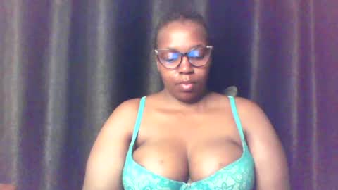 Snapshot of queen_melanine chatting on 07/20/26, 11:34 QUEEN online show from 07/20/26, 11:34