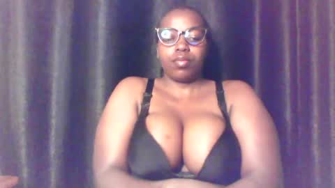 Snapshot of queen_melanine chatting on 07/21/26, 03:53 QUEEN online show from 07/21/26, 03:53