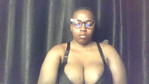 Snapshot of queen_melanine chatting on 07/22/26, 04:04 QUEEN online show from 07/22/26, 04:04