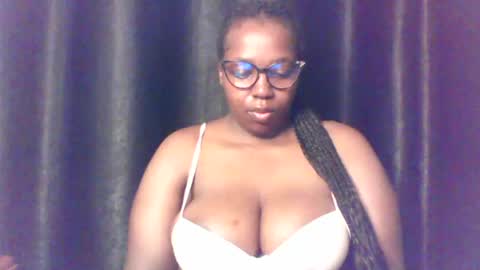 Snapshot of queen_melanine chatting on 07/26/26, 03:58 QUEEN online show from 07/26/26, 03:58