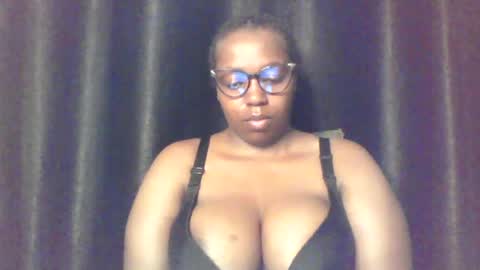 Snapshot of queen_melanine chatting on 07/29/26, 04:10 QUEEN online show from 07/29/26, 04:10