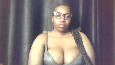 Snapshot of queen_melanine chatting on 07/30/26, 04:11 QUEEN online show from 07/30/26, 04:11