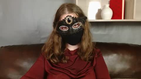 Snapshot of queen_nora chatting on 06/20/26, 10:45 Nora online show from 06/20/26, 10:45